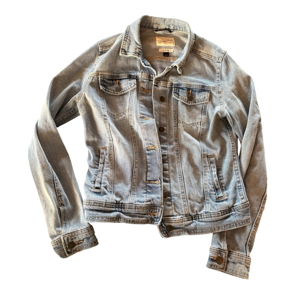 Universal Thread LIKE NEW Freeborn Light Wash Denim Jean Jacket size S